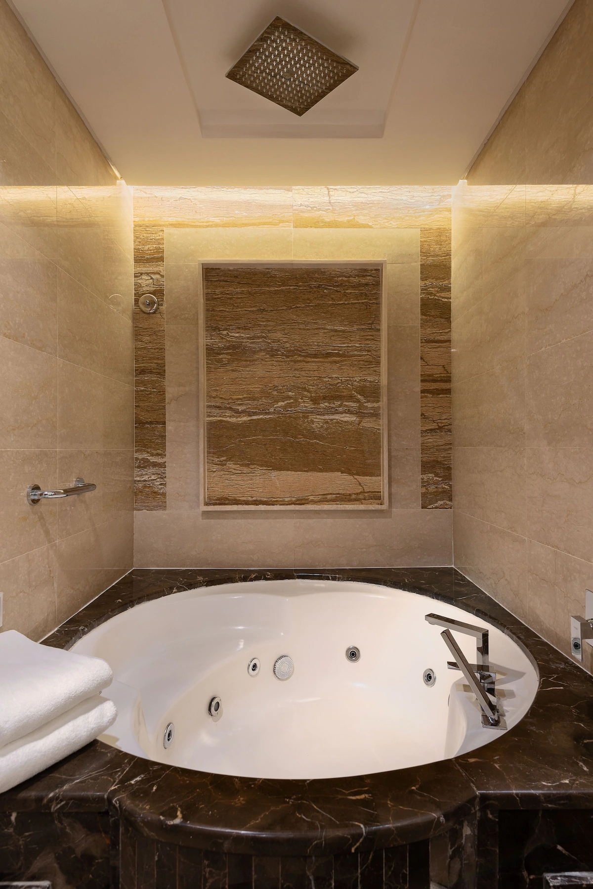 حمام و سرویس بهداشتی لندمارک پریمیر دبی